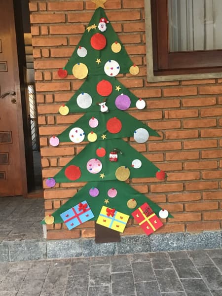 Decoracao de Natal Para Sala de Aula com arvore de papel e bolas