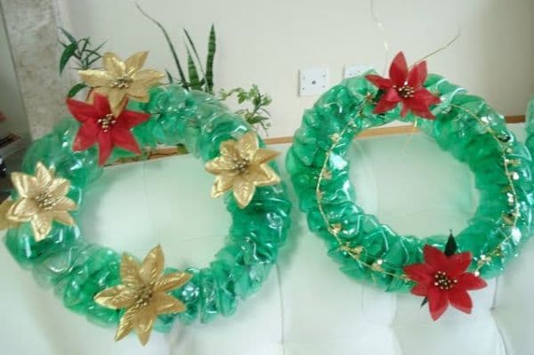 Decoracao de Natal Para Sala de Aula com guirlanda de material reciclavel