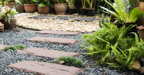 passagem com pedras para decorar 1 600x314 1